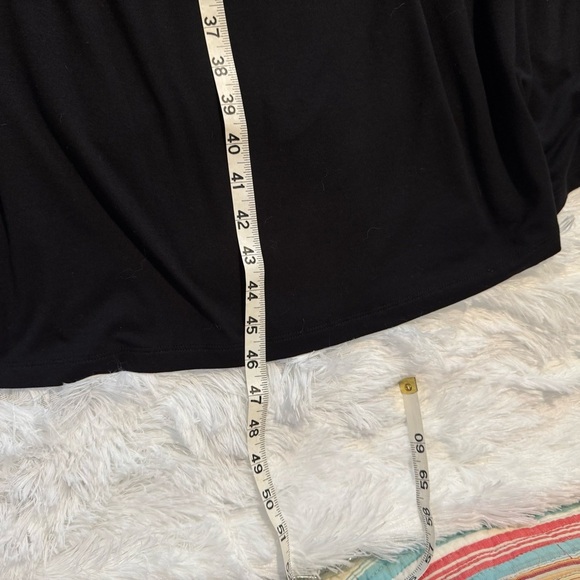 Elegant Black Midi Dress - Picture 6 of 6